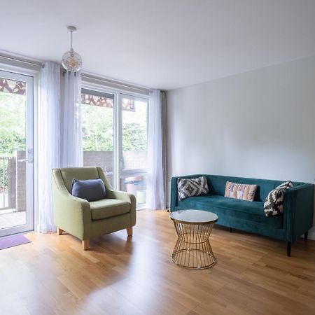 Brand New London Flat With Car Park Apartment Екстериор снимка