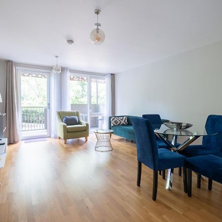 Brand New London Flat With Car Park Apartment Екстериор снимка