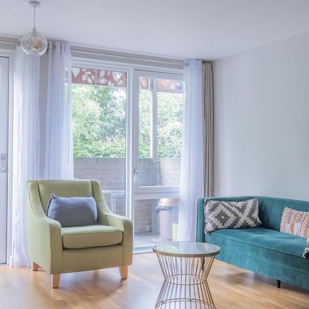 Brand New London Flat With Car Park Apartment Екстериор снимка