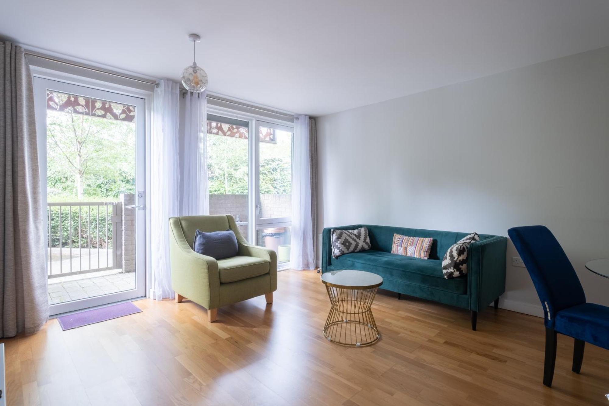 Brand New London Flat With Car Park Apartment Екстериор снимка