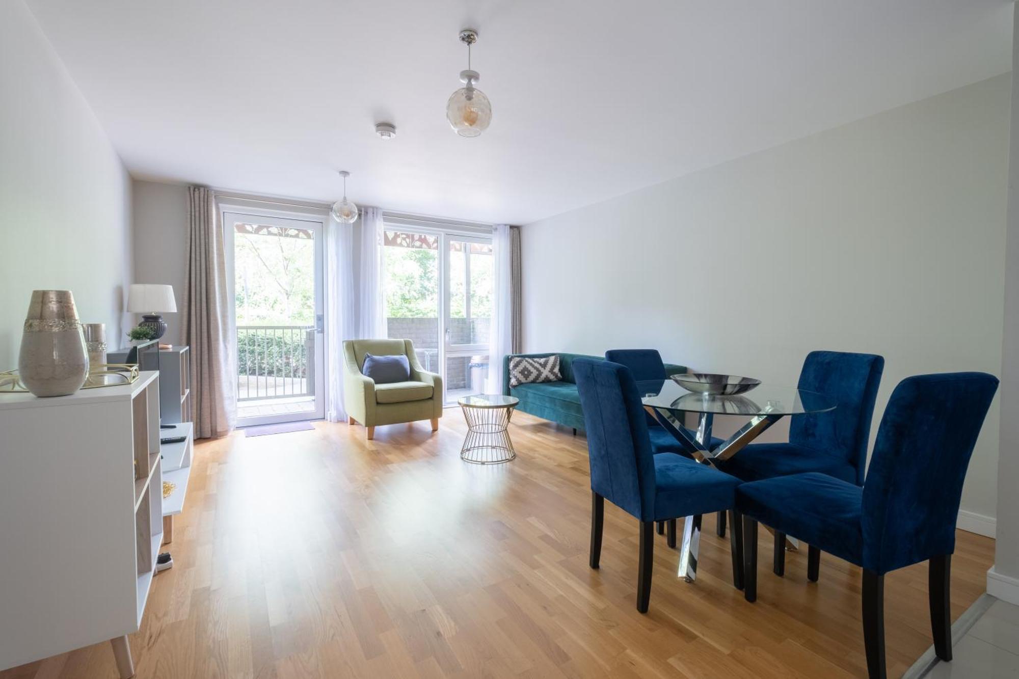 Brand New London Flat With Car Park Apartment Екстериор снимка