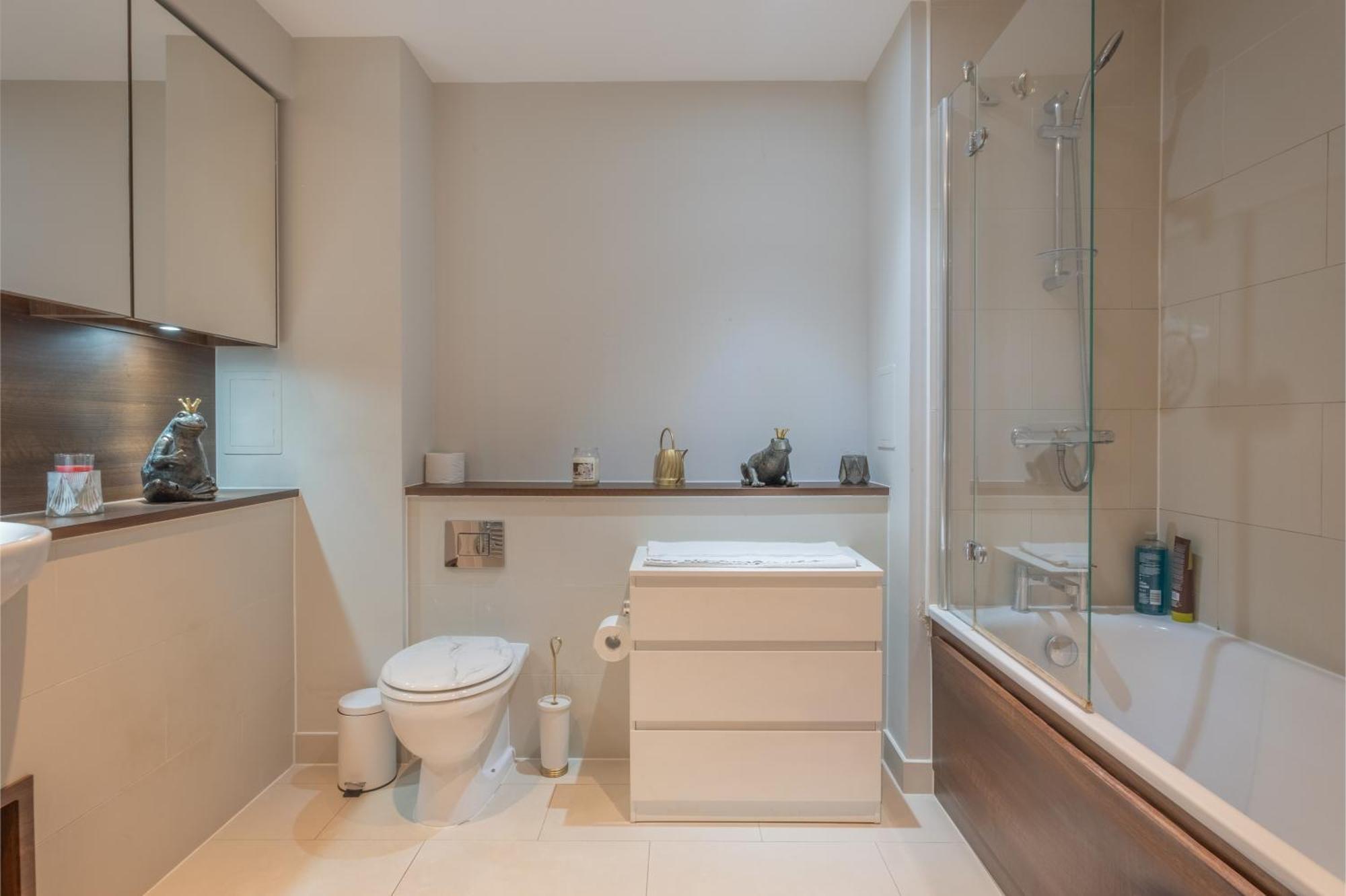 Brand New London Flat With Car Park Apartment Екстериор снимка