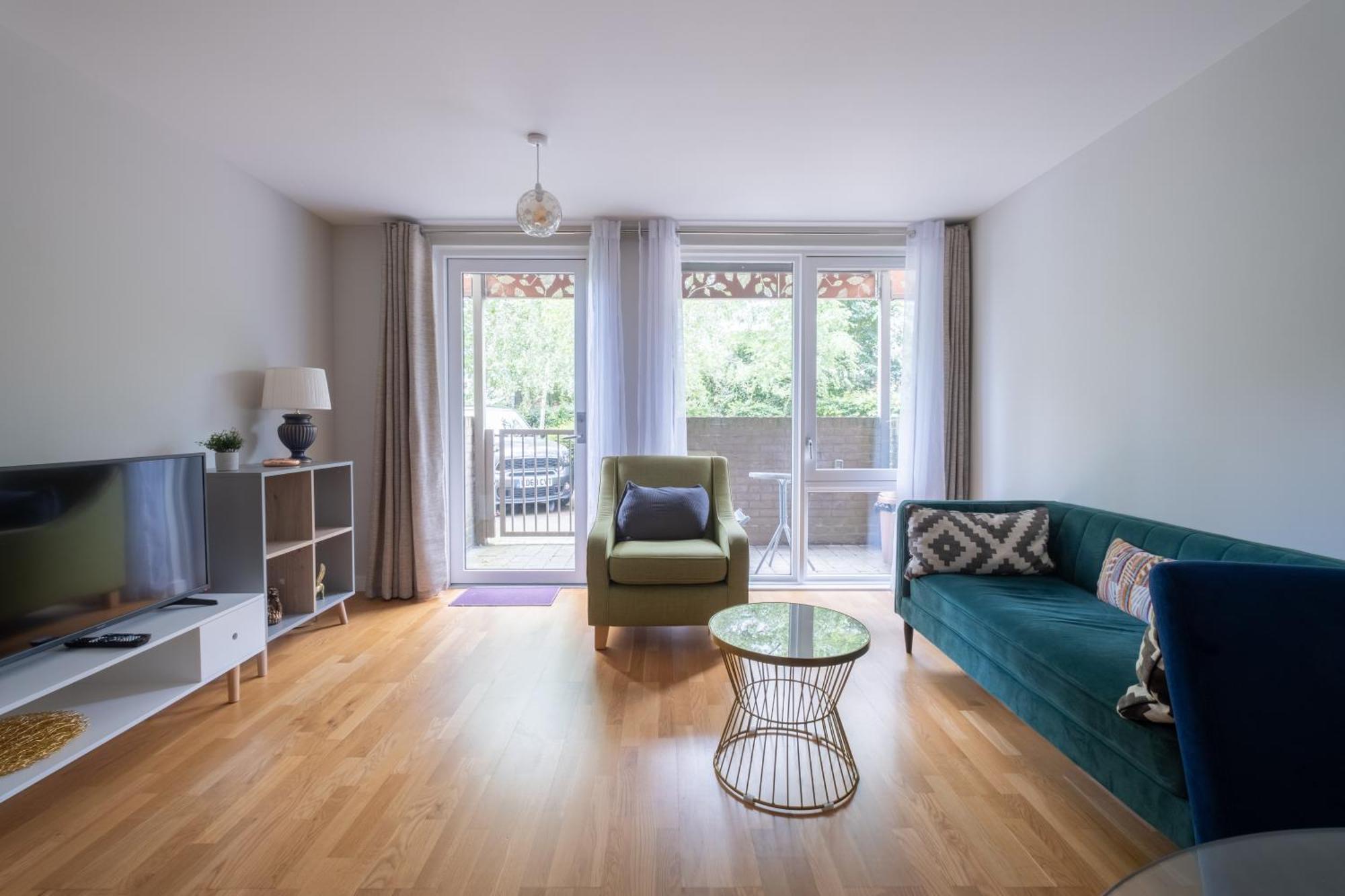 Brand New London Flat With Car Park Apartment Екстериор снимка