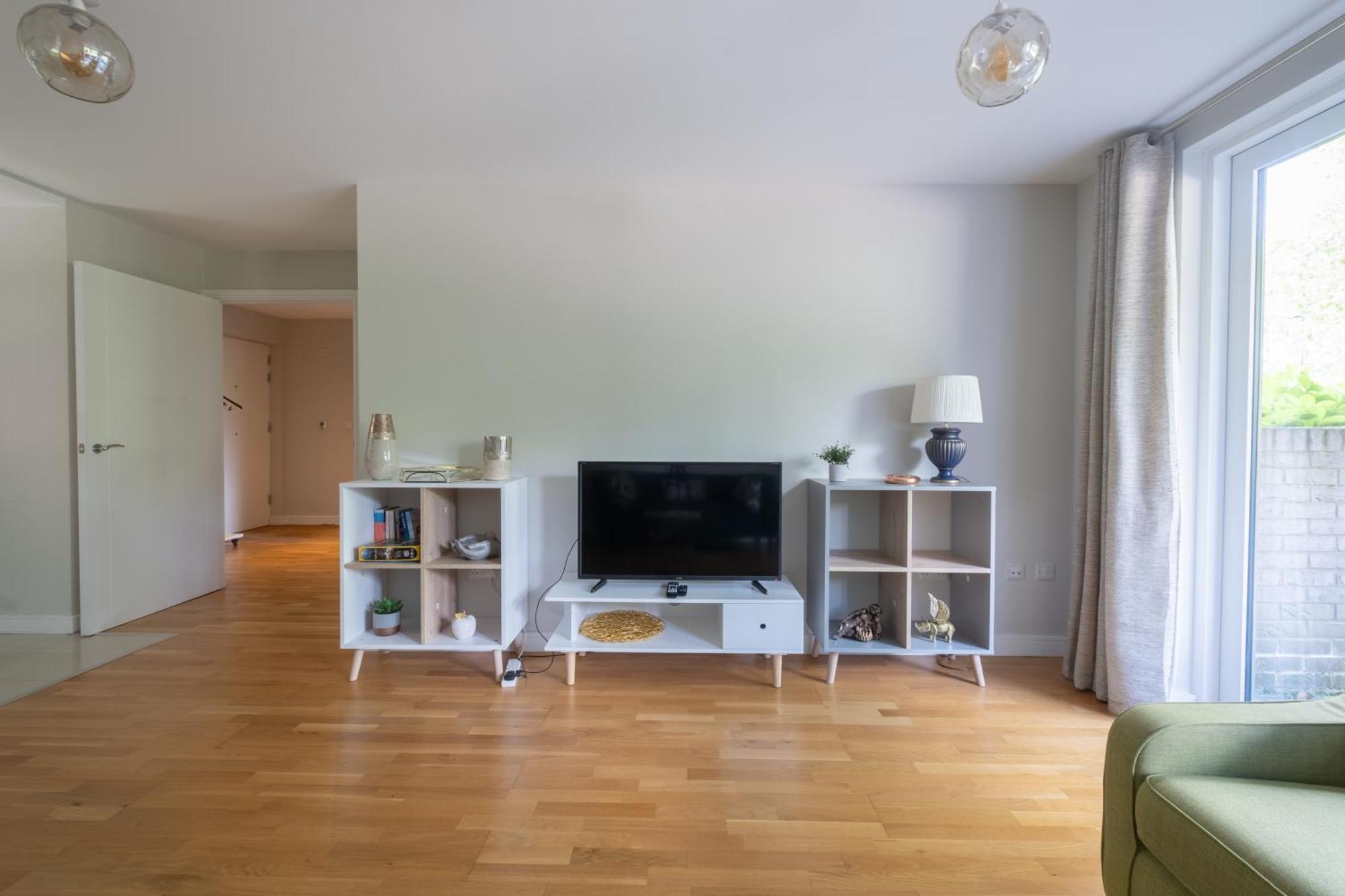 Brand New London Flat With Car Park Apartment Екстериор снимка