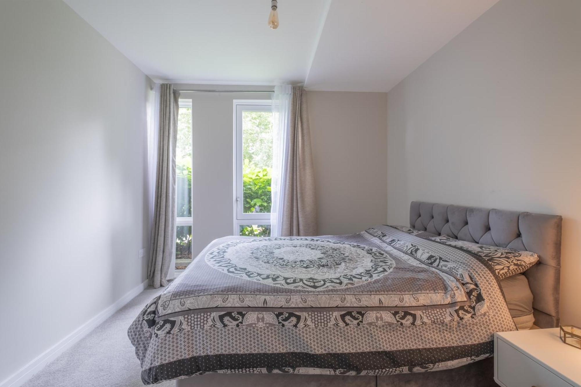 Brand New London Flat With Car Park Apartment Екстериор снимка